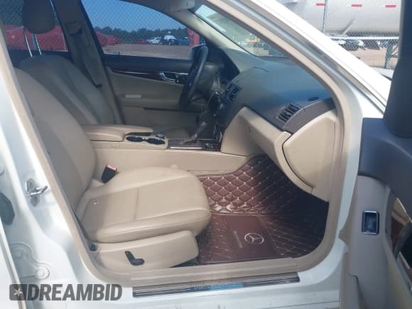 ✅ 2010 Mercedes-Benz C 300 Sport • VIN: WDDGF5EB4AR131648 • Lot: 43025012. Listed on IAAI with 246,598 mi. Free auction sales archive from the USA and detailed vehicle history report at DreamBid. Image 5.