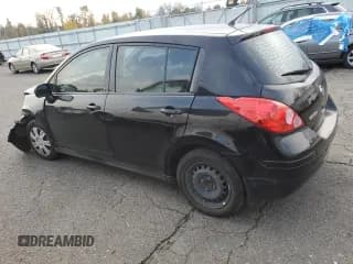 ✅ 2011 Nissan Versa S • VIN: 3N1BC1CP6BL431580 • Lot: 92753615. Wystawiony na Copart z przebiegiem 121 806 mil. Bezpłatny archiwum sprzedaży aukcyjnych z USA i szczegółowy raport historii pojazdu na DreamBid. Zdjęcie 2.