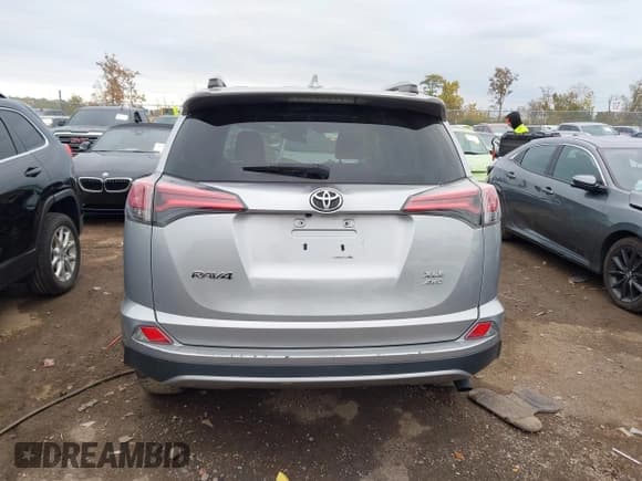 ✅ 2017 Toyota RAV4 XLE • VIN: 2T3RFREV8HW602005 • Лот: 43461103. Опубликован ранее на IAAI с пробегом 51 177 миль. Бесплатный доступ к архиву аукционных продаж из США и подробный отчёт об истории автомобиля на DreamBid. Изображение 17.