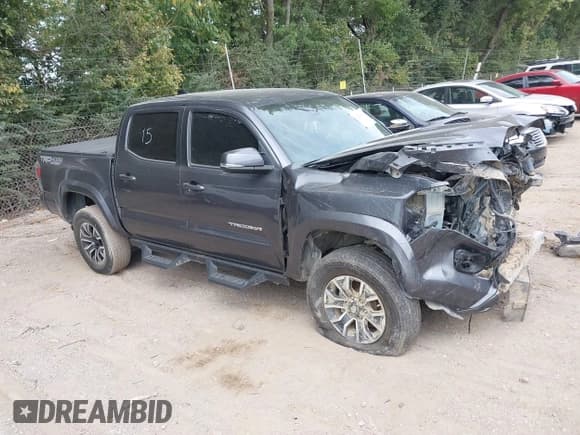 ✅ 2022 Toyota Tacoma SR • VIN: 3TMCZ5AN5NM459555 • Лот: 40220407. Опубликован ранее на IAAI с пробегом 53 212 миль. Бесплатный доступ к архиву аукционных продаж из США и подробный отчёт об истории автомобиля на DreamBid. Изображение 1.