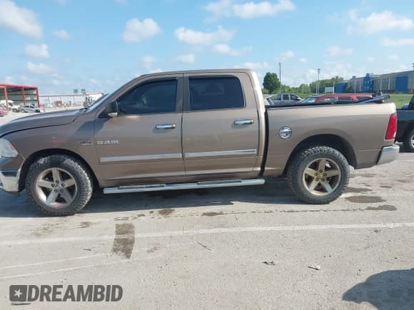 ✅ 2010 Dodge 1500 Sport • VIN: 1D7RV1CT5AS144417 • Lot: 43027380. Wystawiony na IAAI z przebiegiem 123 759 mil. Bezpłatny archiwum sprzedaży aukcyjnych z USA i szczegółowy raport historii pojazdu na DreamBid. Zdjęcie 12.