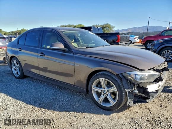 ✅ 2013 BMW 3 Series 328i • VIN: WBA3C1C50DF440835 • Lot: 95345845. Wystawiony na Copart z przebiegiem 104 226 mil. Bezpłatny archiwum sprzedaży aukcyjnych z USA i szczegółowy raport historii pojazdu na DreamBid. Zdjęcie 4.