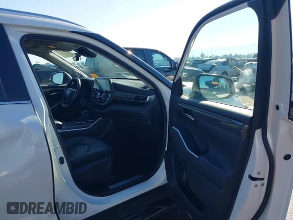 ✅ 2020 Toyota Highlander Limited • VIN: 5TDDZRBH5LS004285 • Lot: 43815691. Wystawiony na IAAI z przebiegiem 40 026 mil. Bezpłatny archiwum sprzedaży aukcyjnych z USA i szczegółowy raport historii pojazdu na DreamBid. Zdjęcie 5.