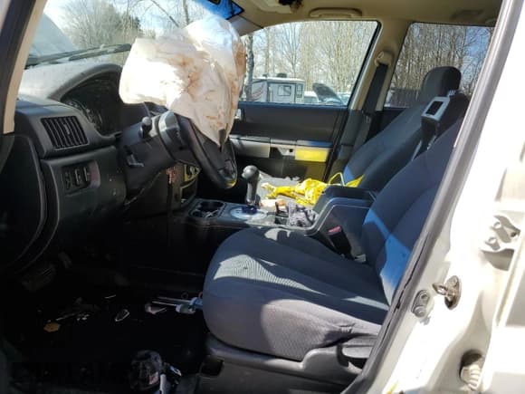 ✅ 2006 Mitsubishi Endeavor LS • VIN: 4A4MM31S46E029920 • Lot: 50743625. Wystawiony na Copart z przebiegiem 126 710 mil. Bezpłatny archiwum sprzedaży aukcyjnych z USA i szczegółowy raport historii pojazdu na DreamBid. Zdjęcie 7.