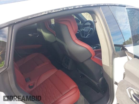 ✅ 2023 Audi RS e-tron GT • VIN: WAUBHBFW5P7903655 • Лот: 40952092. Опубликован ранее на IAAI с пробегом 8 959 миль. Бесплатный доступ к архиву аукционных продаж из США и подробный отчёт об истории автомобиля на DreamBid. Изображение 8.