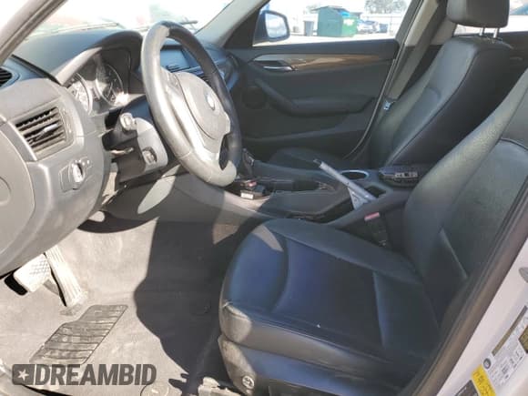 ✅ 2013 BMW X1 28i • VIN: WBAVM1C54DVL64127 • Лот: 92442935. Опубликован ранее на Copart с пробегом Не указан. Бесплатный доступ к архиву аукционных продаж из США и подробный отчёт об истории автомобиля на DreamBid. Изображение 7.