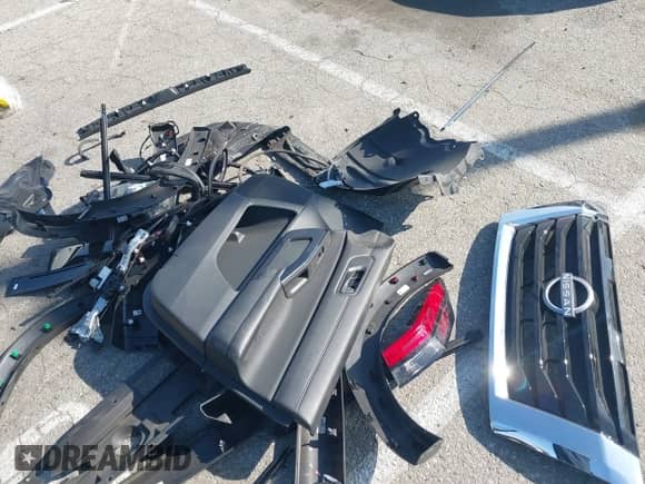 2024 Nissan Pathfinder SV z VIN 5N1DR3BA8RC289408, wystawiony jako IAAI lot #41855609 z przebiegiem 11 832 mil mil oraz . Historia ofert i sprzedaży dostępna na DreamBid. Obrazek 12.