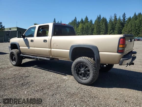 ✅ 2006 Chevrolet Silverado 2500HD LT3 • VIN: 1GCHK23D86F200833 • Лот: 81657075. Опубликован ранее на Copart с пробегом 153 817 миль. Бесплатный доступ к архиву аукционных продаж из США и подробный отчёт об истории автомобиля на DreamBid. Изображение 2.