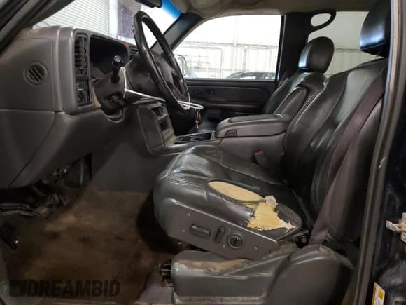 ✅ 2006 GMC Sierra 1500HD SLE1 • VIN: 1GTGK13U16F241116 • Lot: 65703805. Wystawiony na Copart z przebiegiem 253 363 mil. Bezpłatny archiwum sprzedaży aukcyjnych z USA i szczegółowy raport historii pojazdu na DreamBid. Zdjęcie 7.