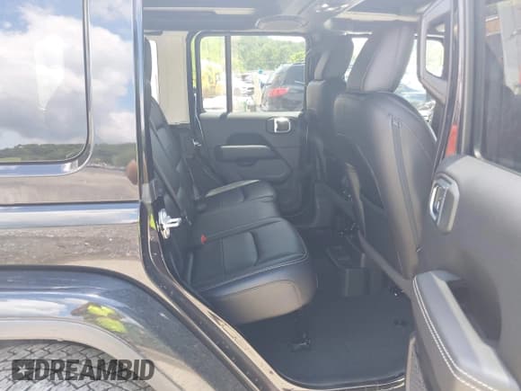 ✅ 2021 Jeep Wrangler Unlimited Sahara • VIN: 1C4HJXEN4MW610287 • Lot: 42538525. Listed on IAAI with 24,861 mi. Free auction sales archive from the USA and detailed vehicle history report at DreamBid. Image 8.