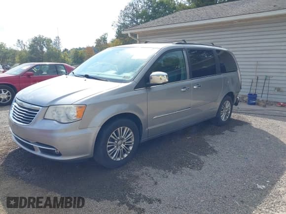 ✅ 2013 Chrysler Town & Country Touring L • VIN: 2C4RC1CG6DR615838 • Lot: 43219146. Listed on IAAI with 117,769 mi. Free auction sales archive from the USA and detailed vehicle history report at DreamBid. Image 19.