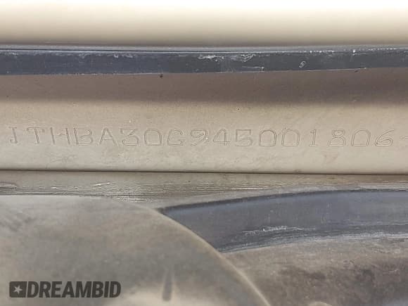 ✅ 2004 Lexus ES 350 • VIN: JTHBA30G945001806 • Lot: 42027534. Wystawiony na IAAI z przebiegiem 132 323 mil. Bezpłatny archiwum sprzedaży aukcyjnych z USA i szczegółowy raport historii pojazdu na DreamBid. Zdjęcie 9.