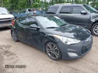 ✅ 2013 Hyundai Veloster w/Gray Int • VIN: KMHTC6AD6DU105953 • Lot: 42452440. Wystawiony na IAAI z przebiegiem 141 710 mil. Bezpłatny archiwum sprzedaży aukcyjnych z USA i szczegółowy raport historii pojazdu na DreamBid. Zdjęcie 1.