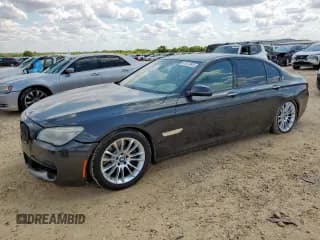 ✅ 2015 BMW 7 Series 750i • VIN: WBAYA8C51FG197795 • Lot: 67327945. Wystawiony na Copart z przebiegiem 160 850 mil. Bezpłatny archiwum sprzedaży aukcyjnych z USA i szczegółowy raport historii pojazdu na DreamBid. Zdjęcie 1.