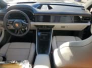 ✅ 2024 Porsche Macan • VIN: WP1AA2XAXRL000512 • Lot: 91103055. Wystawiony na Copart z przebiegiem Nie podano. Bezpłatny archiwum sprzedaży aukcyjnych z USA i szczegółowy raport historii pojazdu na DreamBid. Zdjęcie 8.