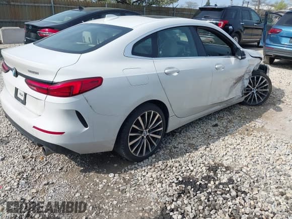 ✅ 2021 BMW 2 Series 228i • VIN: WBA53AK06M7H55442 • Lot: 42127060. Wystawiony na IAAI z przebiegiem 95 737 mil. Bezpłatny archiwum sprzedaży aukcyjnych z USA i szczegółowy raport historii pojazdu na DreamBid. Zdjęcie 4.