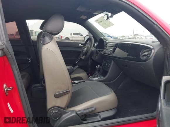 ✅ 2015 Volkswagen Beetle Fleet Edition • VIN: 3VWF17AT6FM629094 • Lot: 42458638. Listed on IAAI with 96,683 mi. Free auction sales archive from the USA and detailed vehicle history report at DreamBid. Image 5.