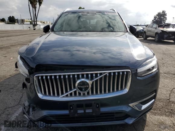 ✅ 2021 Volvo XC90 Inscription Expression • VIN: YV4BR00K3M1687780 • Lot: 84299255. Listed on Copart with 49,240 mi. Free auction sales archive from the USA and detailed vehicle history report at DreamBid. Image 5.