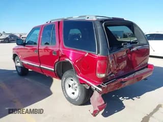 ✅ 1996 Chevrolet Blazer • VIN: 1GNCS13W7T2219261 • Lot: 41421754. Wystawiony na IAAI z przebiegiem 205 320 mil. Bezpłatny archiwum sprzedaży aukcyjnych z USA i szczegółowy raport historii pojazdu na DreamBid. Zdjęcie 3.