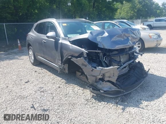 ✅ 2021 Buick Envision Preferred • VIN: LRBAZLR49MD082423 • Lot: 42738943. Wystawiony na IAAI z przebiegiem 42 282 mil. Bezpłatny archiwum sprzedaży aukcyjnych z USA i szczegółowy raport historii pojazdu na DreamBid. Zdjęcie 1.