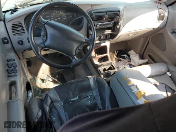 ✅ 1996 Ford Explorer XL • VIN: 1FMDU34X0TZA03801 • Lot: 81256875. Wystawiony na Copart z przebiegiem 305 286 mil. Bezpłatny archiwum sprzedaży aukcyjnych z USA i szczegółowy raport historii pojazdu na DreamBid. Zdjęcie 8.