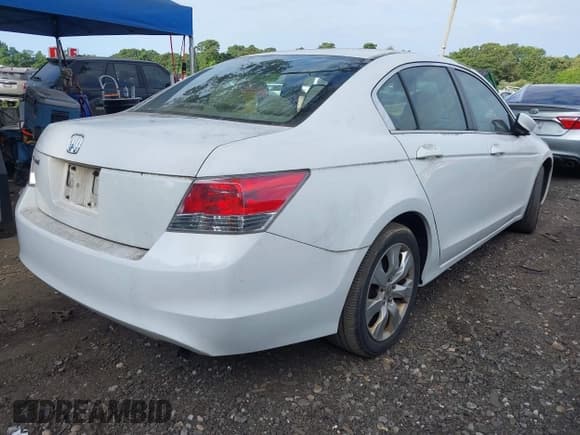 ✅ 2008 Honda Accord EX • VIN: 1HGCP26708A013296 • Lot: 42818196. Listed on IAAI with 220,367 mi. Free auction sales archive from the USA and detailed vehicle history report at DreamBid. Image 4.