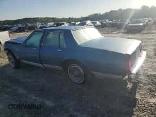 1983 Chevrolet Caprice z VIN 2G1AN69H3D1204702, wystawiony jako Copart lot #52093575 z przebiegiem 35 621 mil mil oraz Szkoda całkowita • Salvage title. Historia ofert i sprzedaży dostępna na DreamBid. Obrazek 2.