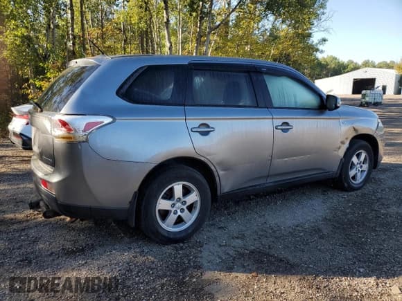 ✅ 2014 Mitsubishi Outlander SE • VIN: JA4JZ3AX8EZ606022 • Lot: 83931705. Listed on Copart with 241,166 mi. Free auction sales archive from the USA and detailed vehicle history report at DreamBid. Image 3.