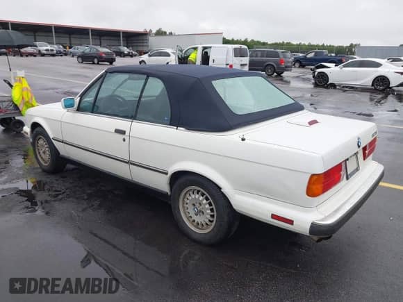 1990 BMW 3 Series с VIN WBABB230XLEC19632, выставлен на аукционе IAAI как лот 42859545 с пробегом 213 743 миль миль и . История ставок и продаж доступна на DreamBid. Изображение 3.