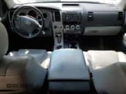 ✅ 2011 Toyota Sequoia SR5 • VIN: 5TDBY5G14BS053488 • Lot: 64942775. Wystawiony na Copart z przebiegiem 307 586 mil. Bezpłatny archiwum sprzedaży aukcyjnych z USA i szczegółowy raport historii pojazdu na DreamBid. Zdjęcie 8.