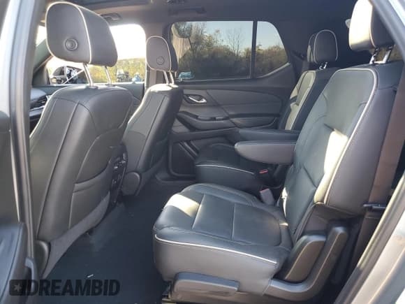 ✅ 2023 Chevrolet Traverse Premier • VIN: 1GNEVKKW2PJ223205 • Lot: 82611295. Wystawiony na Copart z przebiegiem 33 418 mil. Bezpłatny archiwum sprzedaży aukcyjnych z USA i szczegółowy raport historii pojazdu na DreamBid. Zdjęcie 11.