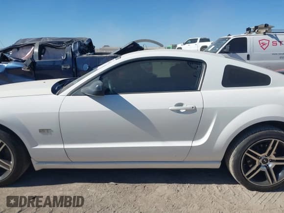 ✅ 2006 Ford Mustang GT Deluxe • VIN: 1ZVFT82H665246983 • Лот: 43633842. Опубликован ранее на IAAI с пробегом 203 868 миль. Бесплатный доступ к архиву аукционных продаж из США и подробный отчёт об истории автомобиля на DreamBid. Изображение 15.