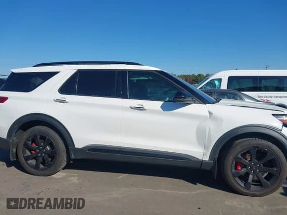 ✅ 2023 Ford Explorer ST • VIN: 1FM5K8GC8PGA61642 • Lot: 43557345. Wystawiony na IAAI z przebiegiem 11 689 mil. Bezpłatny archiwum sprzedaży aukcyjnych z USA i szczegółowy raport historii pojazdu na DreamBid. Zdjęcie 14.