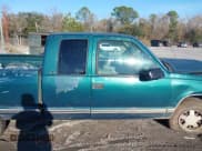 ✅ 1996 GMC Sierra 1500 • VIN: 2GTEC19R9T1541142 • Lot: 41375900. Wystawiony na IAAI z przebiegiem 292 893 mil. Bezpłatny archiwum sprzedaży aukcyjnych z USA i szczegółowy raport historii pojazdu na DreamBid. Zdjęcie 13.