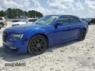 ✅ 2019 Chrysler 300 S • VIN: 2C3CCABT7KH580321 • Lot: 64097815. Wystawiony na Copart z przebiegiem 115 152 mil. Bezpłatny archiwum sprzedaży aukcyjnych z USA i szczegółowy raport historii pojazdu na DreamBid. Zdjęcie 1.