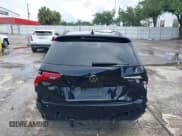 ✅ 2021 Volkswagen Tiguan SE • VIN: 3VV2B7AXXMM058256 • Lot: 43250700. Wystawiony na IAAI z przebiegiem 33 409 mil. Bezpłatny archiwum sprzedaży aukcyjnych z USA i szczegółowy raport historii pojazdu na DreamBid. Zdjęcie 16.