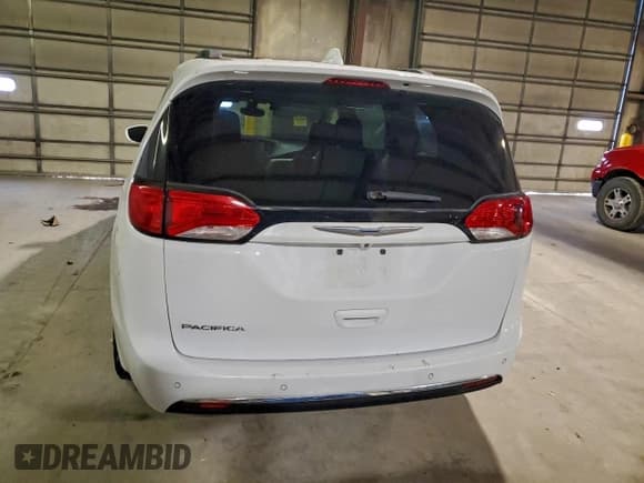 ✅ 2017 Chrysler Pacifica Touring L • VIN: 2C4RC1BG6HR642688 • Лот: 94550295. Опубликован ранее на Copart с пробегом 86 669 миль. Бесплатный доступ к архиву аукционных продаж из США и подробный отчёт об истории автомобиля на DreamBid. Изображение 6.