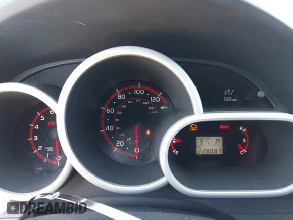 ✅ 2010 Toyota Matrix • VIN: 2T1KU4EE7AC196129 • Lot: 43397487. Listed on IAAI with 228,087 mi. Free auction sales archive from the USA and detailed vehicle history report at DreamBid. Image 7.