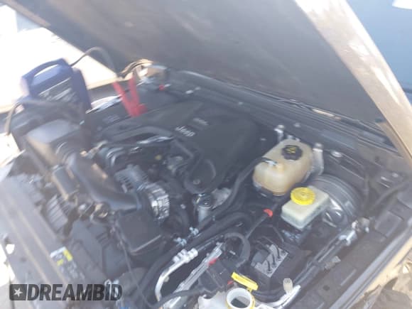 ✅ 2019 Jeep Wrangler Unlimited Sahara • VIN: 1C4HJXEG1KW572693 • Lot: 43697259. Listed on IAAI with 42,087 mi. Free auction sales archive from the USA and detailed vehicle history report at DreamBid. Image 10.