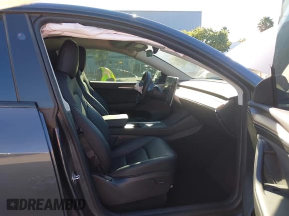 ✅ 2023 Tesla Model Y Long Range • VIN: 7SAYGDEE0PF902172 • Lot: 43487183. Wystawiony na IAAI z przebiegiem 48 816 mil. Bezpłatny archiwum sprzedaży aukcyjnych z USA i szczegółowy raport historii pojazdu na DreamBid. Zdjęcie 5.