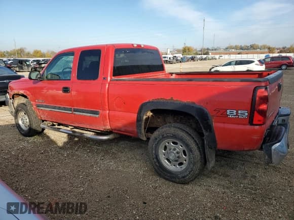 ✅ 2005 Chevrolet Silverado 2500HD LS • VIN: 1GCHK29U75E314382 • Lot: 90525575. Wystawiony na Copart z przebiegiem 97 526 mil. Bezpłatny archiwum sprzedaży aukcyjnych z USA i szczegółowy raport historii pojazdu na DreamBid. Zdjęcie 2.