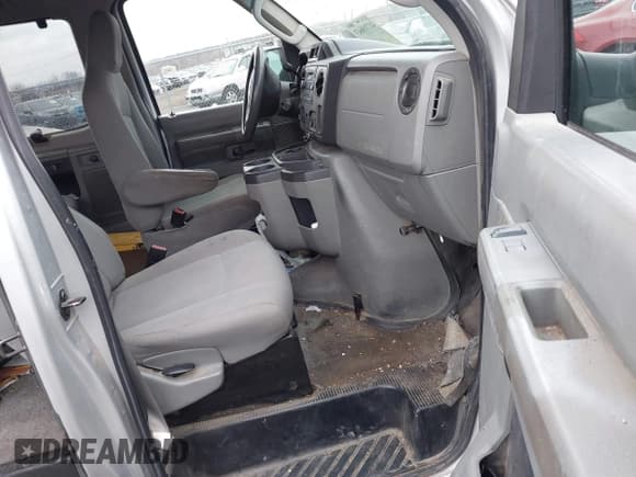 ✅ 2011 Ford Econoline Passenger XL • VIN: 1FBSS3BL4BDA30565 • Lot: 41718643. Wystawiony na IAAI z przebiegiem 230 184 mil. Bezpłatny archiwum sprzedaży aukcyjnych z USA i szczegółowy raport historii pojazdu na DreamBid. Zdjęcie 5.