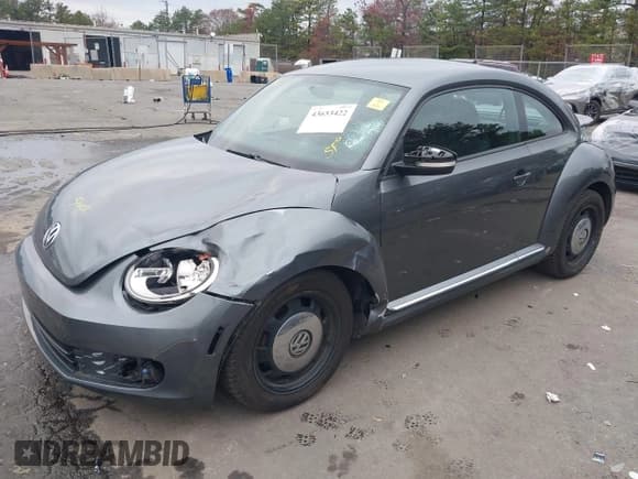 ✅ 2014 Volkswagen Beetle 2.5L • VIN: 3VWJP7ATXEM627288 • Lot: 43653422. Wystawiony na IAAI z przebiegiem 331 072 mil. Bezpłatny archiwum sprzedaży aukcyjnych z USA i szczegółowy raport historii pojazdu na DreamBid. Zdjęcie 2.