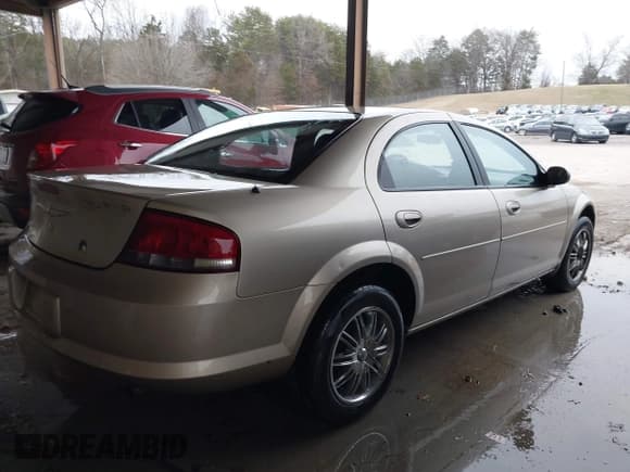 ✅ 2004 Chrysler Sebring Touring • VIN: 1C3EL56R24N301205 • Lot: 41255936. Wystawiony na IAAI z przebiegiem 107 290 mil. Bezpłatny archiwum sprzedaży aukcyjnych z USA i szczegółowy raport historii pojazdu na DreamBid. Zdjęcie 4.