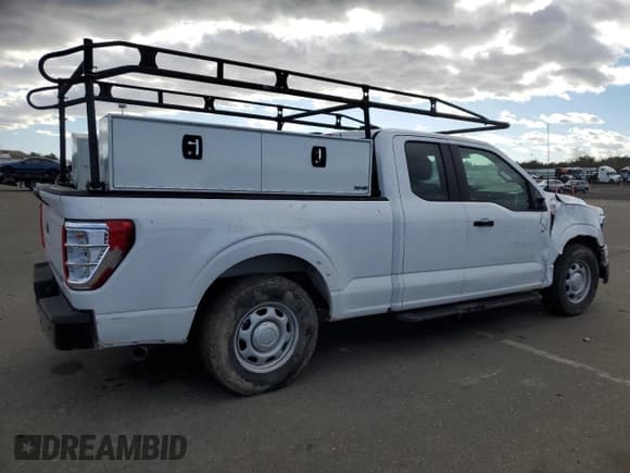 ✅ 2022 Ford F-150 XL • VIN: 1FTEX1CP2NKD42660 • Lot: 46555265. Wystawiony na Copart z przebiegiem 74 897 mil. Bezpłatny archiwum sprzedaży aukcyjnych z USA i szczegółowy raport historii pojazdu na DreamBid. Zdjęcie 3.