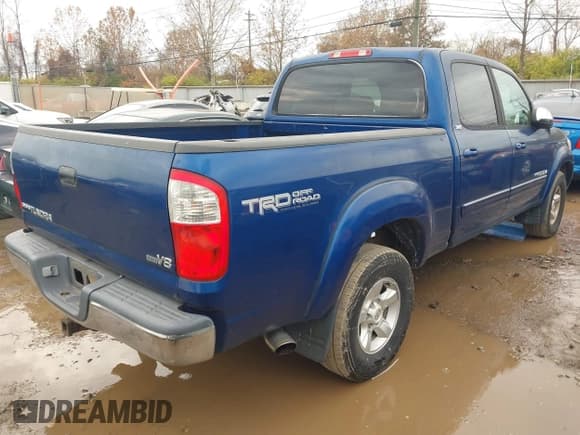 ✅ 2005 Toyota Tundra SR5 • VIN: 5TBET341X5S486959 • Лот: 43707549. Опубликован ранее на IAAI с пробегом 284 543 миль. Бесплатный доступ к архиву аукционных продаж из США и подробный отчёт об истории автомобиля на DreamBid. Изображение 4.
