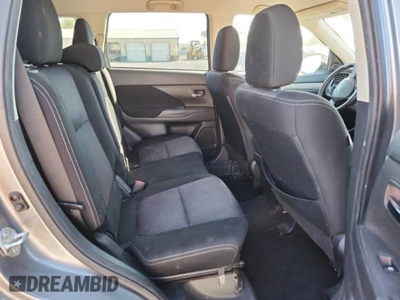 2018 Mitsubishi Outlander SE with VIN JA4AD3A32JZ061134, listed as a Copart auction lot 85913675 with 136,011 mi miles and Salvage title. Bid and sale history available at DreamBid. Image 11.