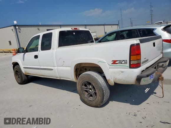 ✅ 2005 GMC Sierra 1500 SLE • VIN: 1GTEK19Z45Z207758 • Lot: 81282475. Wystawiony na Copart z przebiegiem 391 568 mil. Bezpłatny archiwum sprzedaży aukcyjnych z USA i szczegółowy raport historii pojazdu na DreamBid. Zdjęcie 2.