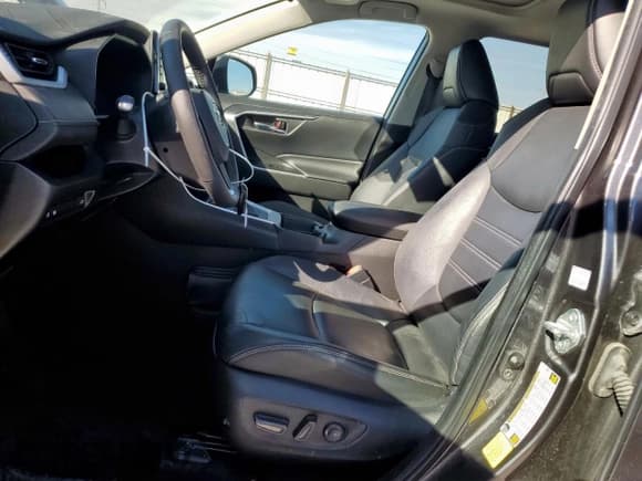 ✅ 2021 Toyota RAV4 XLE Premium • VIN: 2T3C1RFV2MC170896 • Lot: 91073115. Listed on Copart with 45,510 mi. Free auction sales archive from the USA and detailed vehicle history report at DreamBid. Image 7.