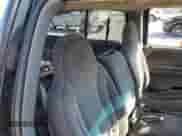 2000 Dodge Dakota Sport z VIN 1B7GG26N7YS667611, wystawiony jako Copart lot #71181355 z przebiegiem 218 471 mil mil oraz Szkoda całkowita • Salvage title. Historia ofert i sprzedaży dostępna na DreamBid. Obrazek 10.